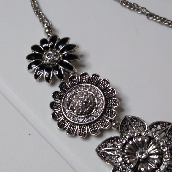 Vintage Metal Flower Necklace Adjustable 18 To 21 Inches - Picture 7 of 13